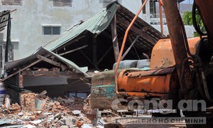 Công an thụ lý vụ thi công gây sập, nứt tường nhà người dân