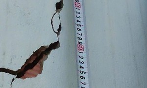 Ghi nhận 15 hộ dân bị nứt nhà, nghi ảnh hưởng do thi công chung cư Bình An Đông Tây