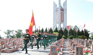 Bài cuối: Các anh đã hóa thân vào sông núi