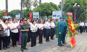 TPHCM: Phường Bình Thạnh dâng hương tưởng niệm các Anh hùng liệt sĩ