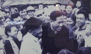 Bài cuối: Nung nấu bản đề cương chói lọi