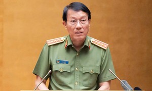 Bài 1: Phải đặt con người vào vị trí trung tâm, chủ thể, mục tiêu và động lực
