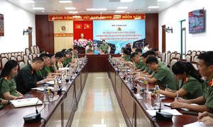 Lực lượng Công an giúp dân ổn định cuộc sống sau lũ dữ