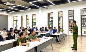 Tuyên truyền phòng, chống ma túy cho hàng trăm sinh viên Đại học Quốc tế Miền Đông