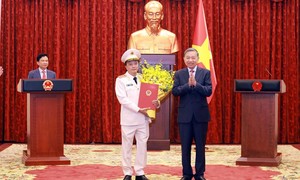 Tổng Bí thư, Chủ tịch nước Tô Lâm trao Quyết định thăng cấp bậc hàm Thượng tướng đối với Thứ trưởng Đặng Hồng Đức