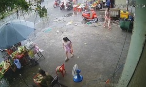 Bắt 'nóng' thanh niên cướp giật dây chuyền rồi đưa cho bạn gái bán lấy tiền trả nợ