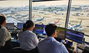 Sân bay Tân Sơn Nhất phải tạm dừng cất, hạ cánh 19 chuyến bay trong 1 buổi tối vì UAV xâm nhập