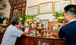 Nước mắt ngày các Anh trở về qua những bức di ảnh...