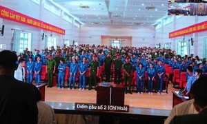 Xét xử 227 bị cáo trong chuyên án VN10: Nhiều bị cáo giao nhận ma túy vì là mẹ con, người tình