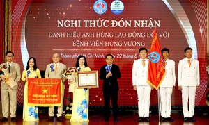 Bệnh viện Hùng Vương đón nhận danh hiệu Anh hùng Lao động