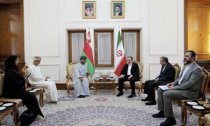 Iran và Oman thảo luận về hành lang tạm thời tại eo biển Hormuz