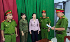 Chủ phòng khám nha khoa Tuyết Chinh bị tuyên án 2 năm tù treo