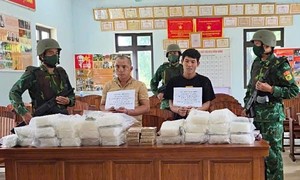Chặn bắt xe bán tải, thu giữ hơn 28,5kg ma túy