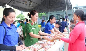 An Giang: “Phiên chợ 0 đồng” đến với hàng trăm người dân hoàn cảnh khó khăn