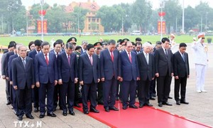 Lãnh đạo Đảng, Nhà nước vào Lăng viếng Chủ tịch Hồ Chí Minh và tưởng niệm các Anh hùng liệt sỹ