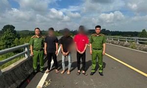 Xử lý nhóm thanh niên ném hạt chôm chôm xuống đường cao tốc gây nguy hiểm giao thông