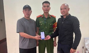 Thanh niên ở Quảng Trị trả lại 5 tỷ đồng cho người đàn ông chuyển nhầm vào tài khoản