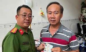 Mang căn cước đến tận nhà dân: Câu chuyện đẹp của người Cảnh sát khu vực