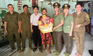 Công an phường Thủ Dầu Một: Thăm, động viên gia đình có học sinh đăng ký học Trường Văn hóa CAND V