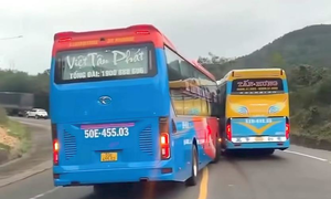 Video: Xe khách giường nằm vượt ẩu gây nguy hiểm trên đèo Mang Yang