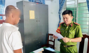 Khởi tố đối tượng côn đồ về tội “chống người thi hành công vụ”