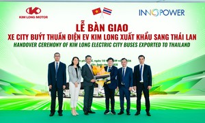 Kim Long Motor Huế bàn giao lô xe city buýt thuần điện đầu tiên cho đối tác INNOPOWER của Thái Lan