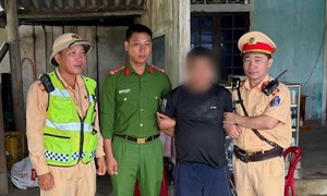 Cảnh sát giao thông phát hiện tài xế xe tải dương tính ma tuý