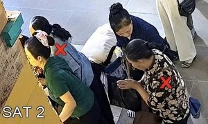 Video: Công an điều tra vụ nghi dàn cảnh trộm ĐTDĐ người đi lễ đền