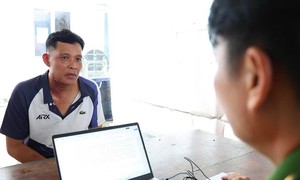 Bắt giam gã chồng tạt xăng đốt vợ cũ vì ghen tuông