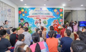 Mang Trung thu đến với trẻ em có hoàn cảnh khó khăn