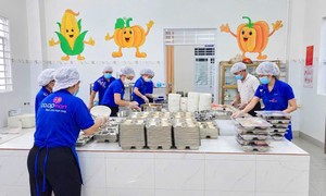 Co.opmart triển khai mô hình Bếp suất ăn học đường được kiểm soát chặt chẽ, an toàn