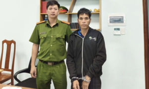 Bắt khẩn cấp đối tượng đổ xăng đốt cha ruột tử vong