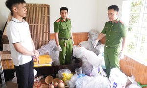 Bắt thanh niên “gom” gần 1 tấn thuốc pháo và các nguyên vật liệu để sản xuất pháo bán ra thị trường
