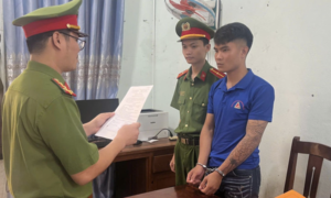 Bắt tạm giam thanh niên 18 tuổi giao cấu với trẻ vị thành niên