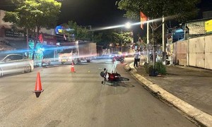 TPHCM: Tìm nhân chứng vụ xe máy tông tử vong người phụ nữ đi bộ băng qua đường