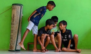 Bài 3: Khi lệnh cấm gặp thực tế và hiến pháp