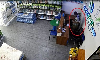 Kẻ trộm iPhone 13 Promax, ví tiền của nhân viên cửa hàng nệm đã bị bắt