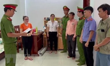 Bắt tạm giam 2 nguyên Chánh văn phòng HĐND, UBND huyện Bù Đăng