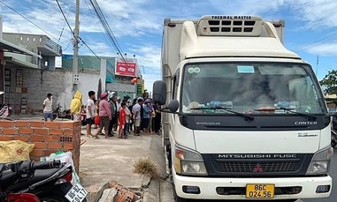 Tông đuôi xe tải, hai vợ chồng ngụ TPHCM tử vong tại Bình Thuận