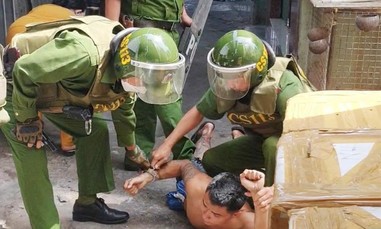 Cảnh sát 113 khống chế đối tượng “ngáo đá” đâm cha trọng thương