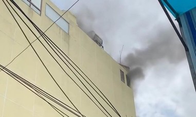 Nhanh chóng dập tắt đám cháy căn nhà cao tầng trong hẻm ở TPHCM