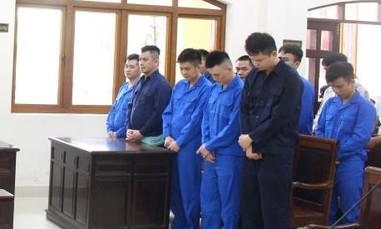 11 bị cáo dụ dỗ, lừa bán hàng trăm người sang Campuchia làm ‘việc nhẹ lương cao’ lãnh án