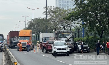 TPHCM: Xe ben tông hàng loạt ôtô dừng chờ đèn đỏ khiến nhiều người hoảng vía