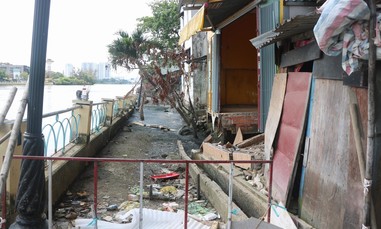 TPHCM: Khẩn cấp di dời 32 hộ dân tại bờ kè Thanh Đa trước mùa mưa bão
