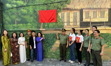 Khánh thành bích họa “Việt Nam tươi đẹp” thứ 11 chào mừng 134 Ngày sinh Chủ tịch Hồ Chí Minh