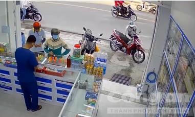 Bình Dương: Trộm xe máy táo tợn, bẻ khoá chỉ trong 2 giây