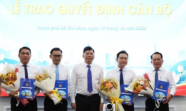 UBND TPHCM công bố quyết định điều động, bổ nhiệm nhiều cán bộ lãnh đạo