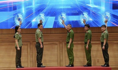 Công an TPHCM ra mắt “Tổ tiếp nhận, xử lý thông tin khẩn cấp” và “Câu lạc bộ Khoa học - Công nghệ”