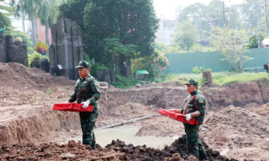 Tìm kiếm hài cốt liệt sỹ tại công viên Lê Thi Riêng - đợt 2: Trong 5 ngày, quy tập được 58 hài cốt