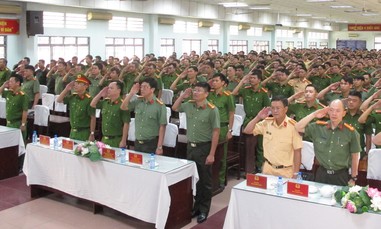 Công an TPHCM khai giảng Lớp huấn luyện Trung đoàn CSCĐ dự bị chiến đấu năm 2026